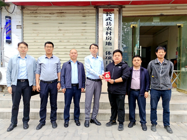 范乐伟一行深入一线项目部检查指导工作