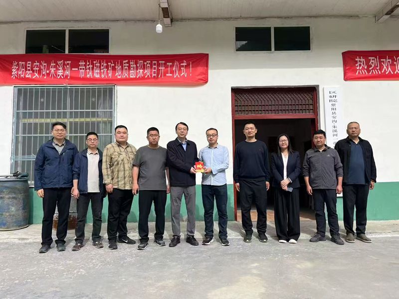 范乐伟一行深入野外项目检查慰问