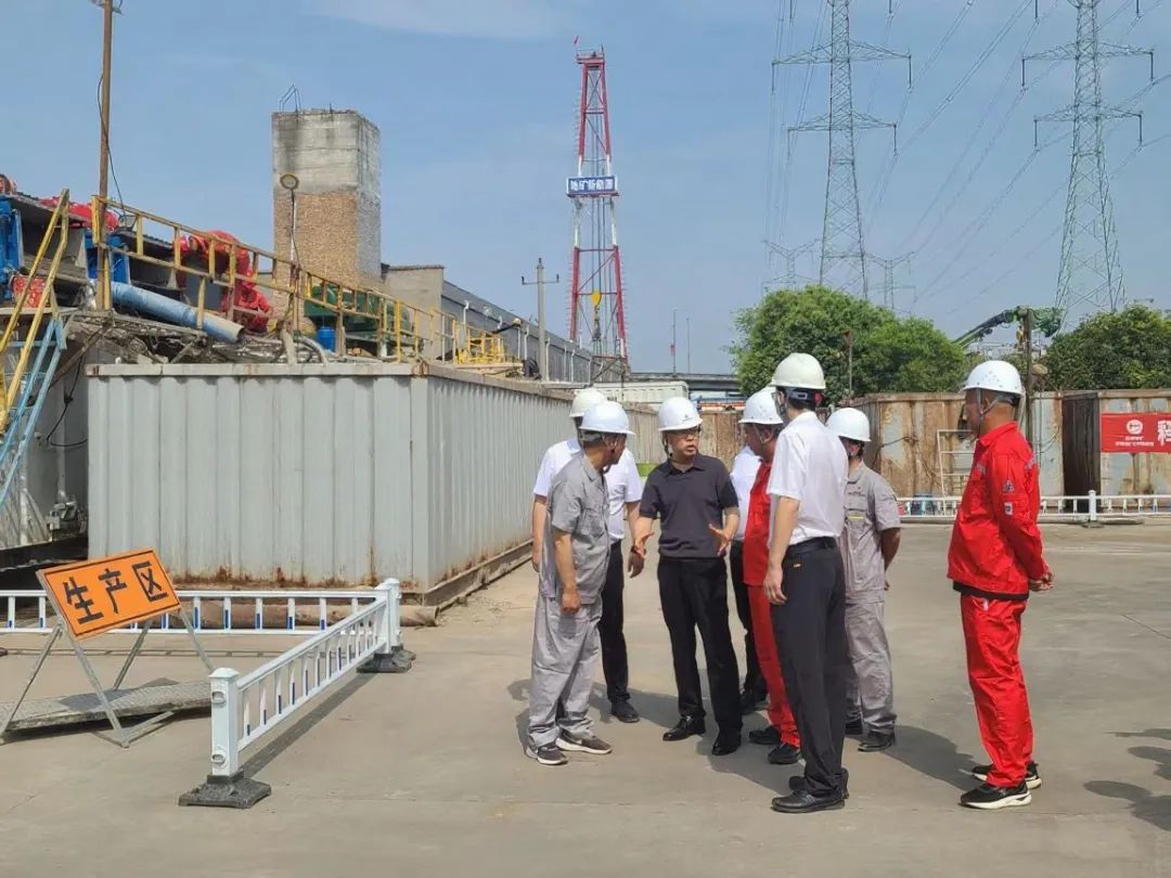 屈永安深入陕西地矿区研院沣东地热能替代项目检查指导工作看望慰问一线员工