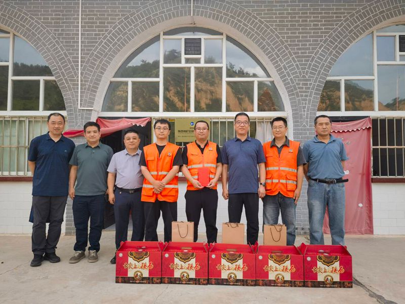 集团公司党委副书记党向阳一行赴区研院陕北项目部 开展慰问调研